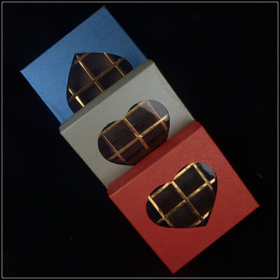 Kartonnen dozen met deksel, valentijnsdag chocolade doos met plastic raam.