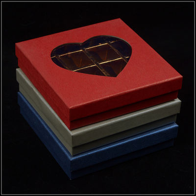 Kartonnen dozen met deksel, valentijnsdag chocolade doos met plastic raam.