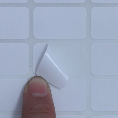 Blank labelrol voor thermische streepjescodeprinter, waterdichte stickersrol voor streepjescode
