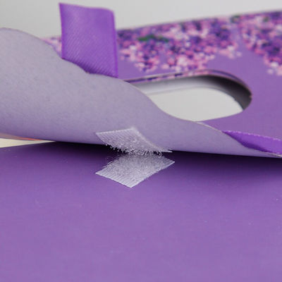 Op maat gedrukte papieren geschenkzakken met velcro-sluiting