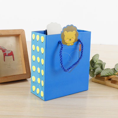 Op maat gemaakte papieren winkeltassen voor kleine cadeautjes voor kinderen