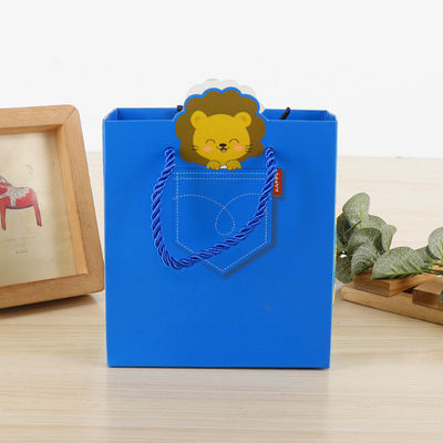 Op maat gemaakte papieren winkeltassen voor kleine cadeautjes voor kinderen