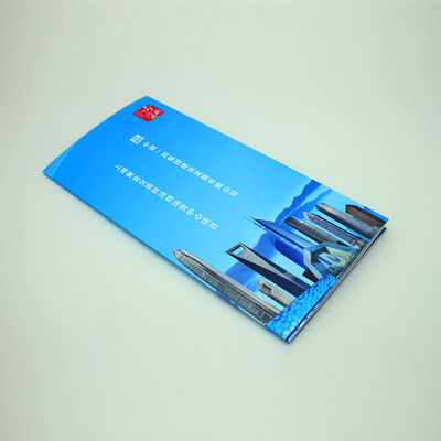 Volkleurige visitekaartjes en brochures bedekt papier catalogus flyers Print Service