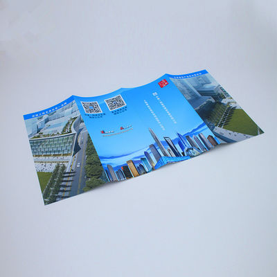 Volkleurige visitekaartjes en brochures bedekt papier catalogus flyers Print Service